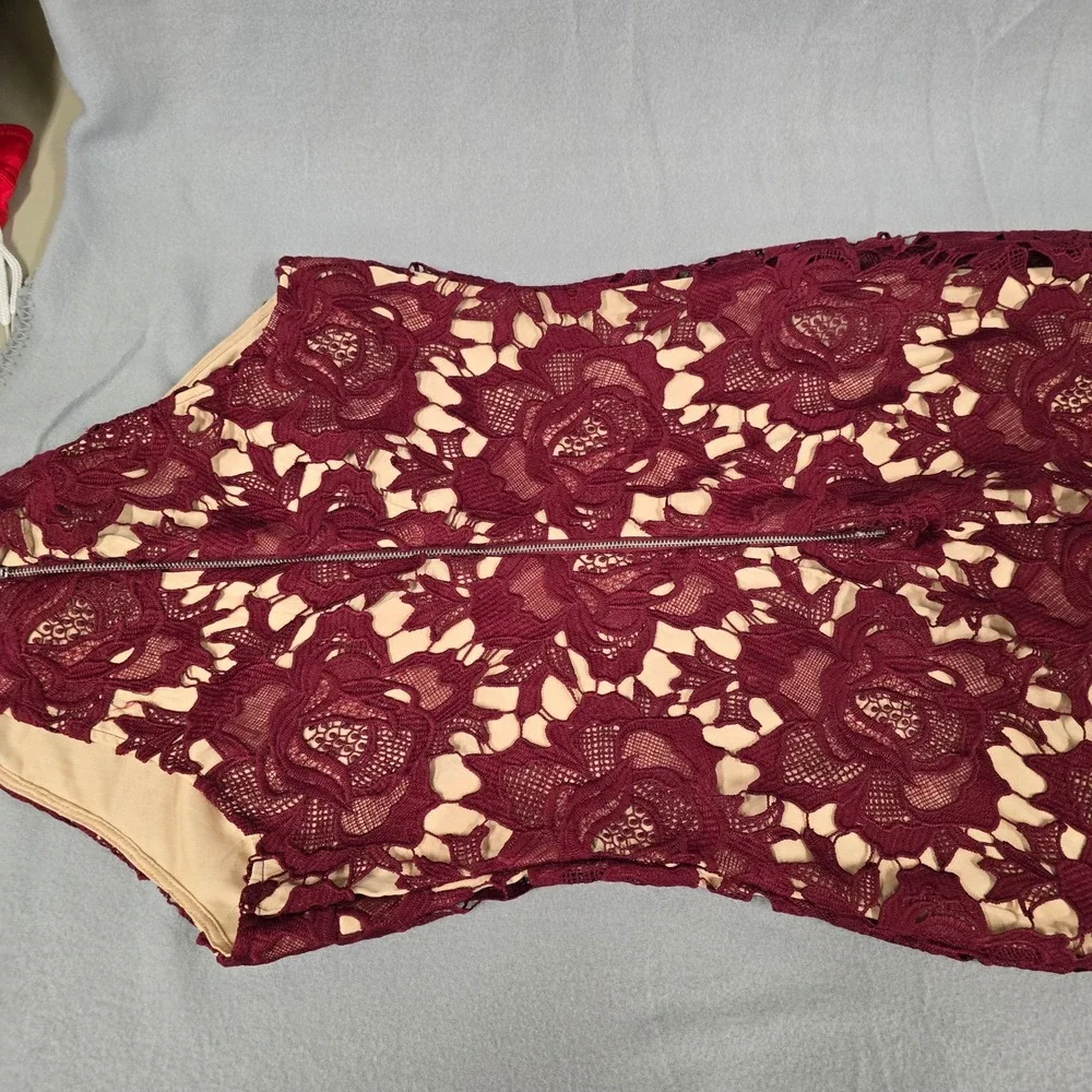 Lulus Burgundy Floral Crochet Lace‎ Halter Sheath Dress Maroon Size M
